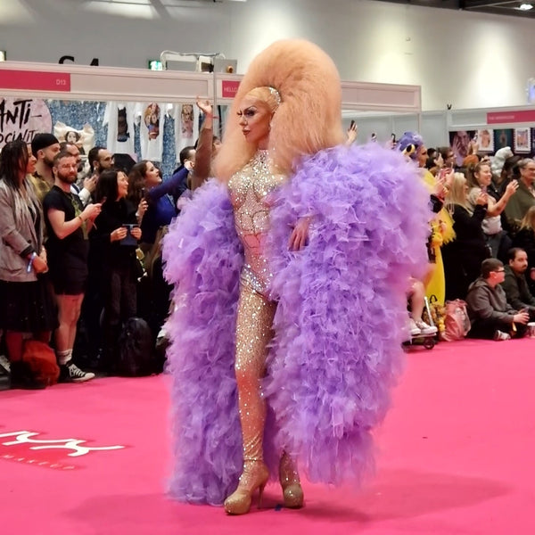 Dita Garbo: My Dazzling DragCon Experience with Luna Crystals