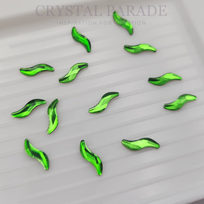 DISCONTINUED - Zodiac Crystal Wiggle Shape Peridot - Pack of 20