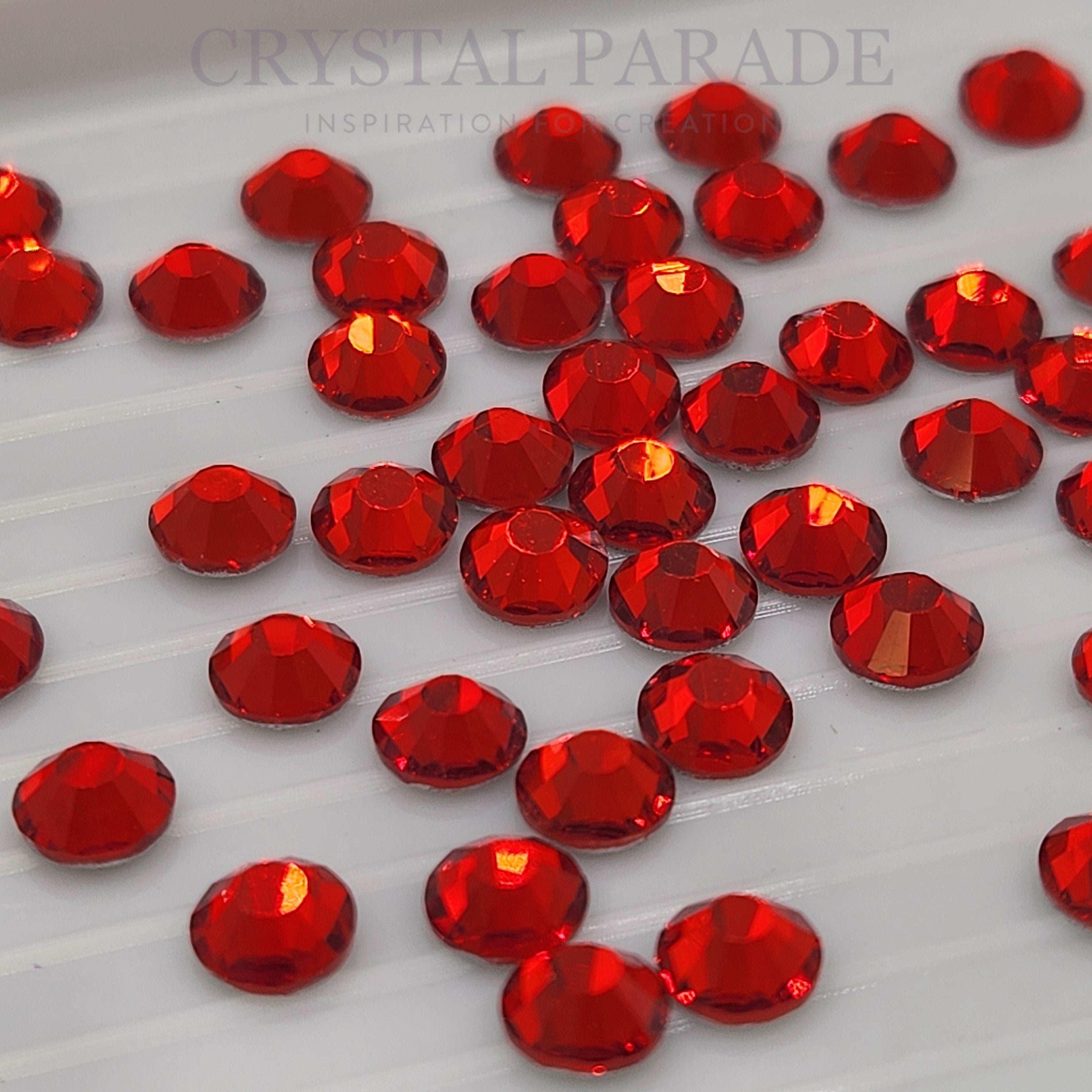 Fabulous sparkle with Luna Non Hotfix Rhinestones - Light Siam