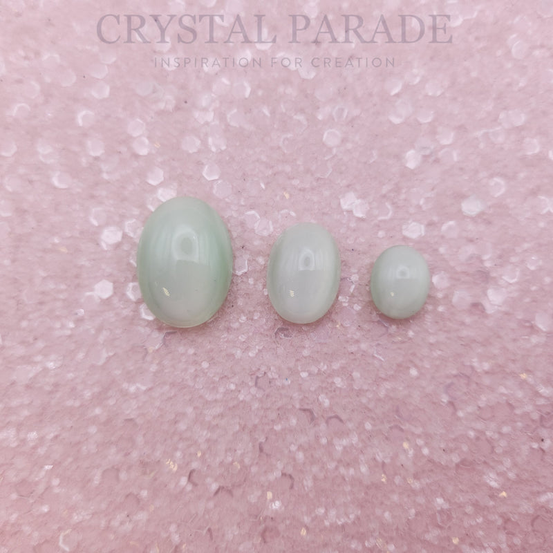 Preciosa Oval Cabochon - Moonshine Green (01192)